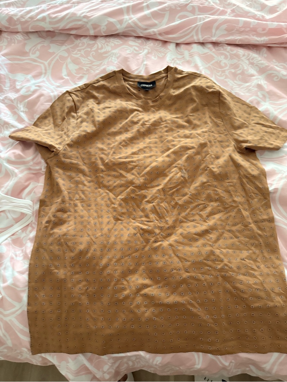 Express Men’s Tan Eyelet-Pattern Short-Sleeve Crewneck T-Shirt